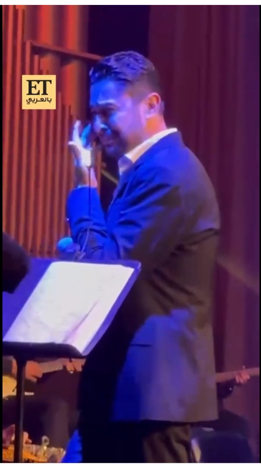 محمد خيري - زياد الرحباني - سألوني الناس - حفلة بيروت - محمد خيري يبكي - وفاة زياد الرحباني - أغاني فيروز - زياد الرحباني رحل - مشهد مؤثر - بكاء على المسرح - تكريم زياد الرحباني - موسيقى لبنانية - خيري يغني فيروز - خيري وزياد الرحباني - لحظة مؤثرة بيروت