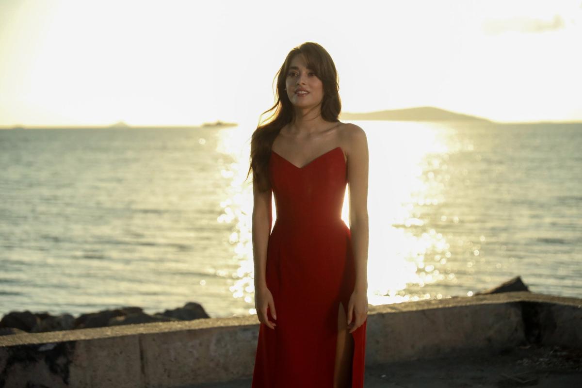 مسلسل غريب في المرآة - Aynadaki Yabanci