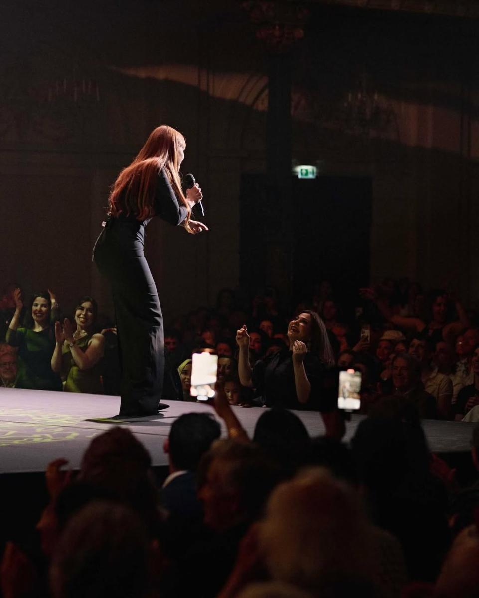كارول سماحة - حفل كارول سماحة في أمستردام - مهرجان سوق أمستردام - SOUK – Amsterdam Arabic Festival - Het Concertgebouw - كارول سماحة SOUK Festival - حفلات كارول سماحة في أوروبا - الجاليات العربية في أوروبا - مهرجانات عربية في هولندا - نجوم عرب في أمستردام - concertgebouw carole samaha - كارول سماحة إنستغرام - فستان كارول سماحة الأسود - Naseer Shamma SOUK Festival - Bassem Akiki Netherlands Chamber Orchestra - لوكا عبد النور الباليه الوطني - مهرجان سوق 2025 - 20 سنة من مهرجان سوق - حفل كارول سماحة 30 و31 مايو - نوال الزغبي مهرجان سوق - نجوم العرب في هولندا - كارول سماحة تتألق على مسرح Concertgebouw في أمستردام خلال مهرجان سوق - كارول سماحة ترتدي فستانًا أسود أنيقًا في حفلها بمهرجان SOUK Amsterdam - صورة لجمهور متفاعل من الجاليات العربية خلال حفل كارول سماحة في أمستردام - لقطة من أداء كارول سماحة الغنائي ضمن فعاليات مهرجان سوق 2025 - شعار مهرجان SOUK Amsterdam Arabic Festival على مسرح Concertgebouw - العازف نصير شمة يقدم عرضه الموسيقي في مهرجان سوق أمستردام - الأوركسترا الوطنية الهولندية بقيادة باسم عقيقي ترافق