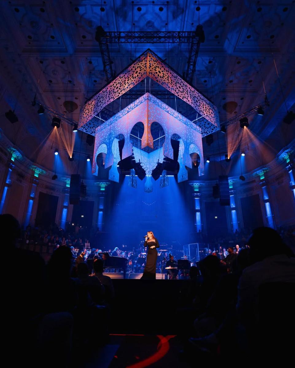 كارول سماحة - حفل كارول سماحة في أمستردام - مهرجان سوق أمستردام - SOUK – Amsterdam Arabic Festival - Het Concertgebouw - كارول سماحة SOUK Festival - حفلات كارول سماحة في أوروبا - الجاليات العربية في أوروبا - مهرجانات عربية في هولندا - نجوم عرب في أمستردام - concertgebouw carole samaha - كارول سماحة إنستغرام - فستان كارول سماحة الأسود - Naseer Shamma SOUK Festival - Bassem Akiki Netherlands Chamber Orchestra - لوكا عبد النور الباليه الوطني - مهرجان سوق 2025 - 20 سنة من مهرجان سوق - حفل كارول سماحة 30 و31 مايو - نوال الزغبي مهرجان سوق - نجوم العرب في هولندا - كارول سماحة تتألق على مسرح Concertgebouw في أمستردام خلال مهرجان سوق - كارول سماحة ترتدي فستانًا أسود أنيقًا في حفلها بمهرجان SOUK Amsterdam - صورة لجمهور متفاعل من الجاليات العربية خلال حفل كارول سماحة في أمستردام - لقطة من أداء كارول سماحة الغنائي ضمن فعاليات مهرجان سوق 2025 - شعار مهرجان SOUK Amsterdam Arabic Festival على مسرح Concertgebouw - العازف نصير شمة يقدم عرضه الموسيقي في مهرجان سوق أمستردام - الأوركسترا الوطنية الهولندية بقيادة باسم عقيقي ترافق