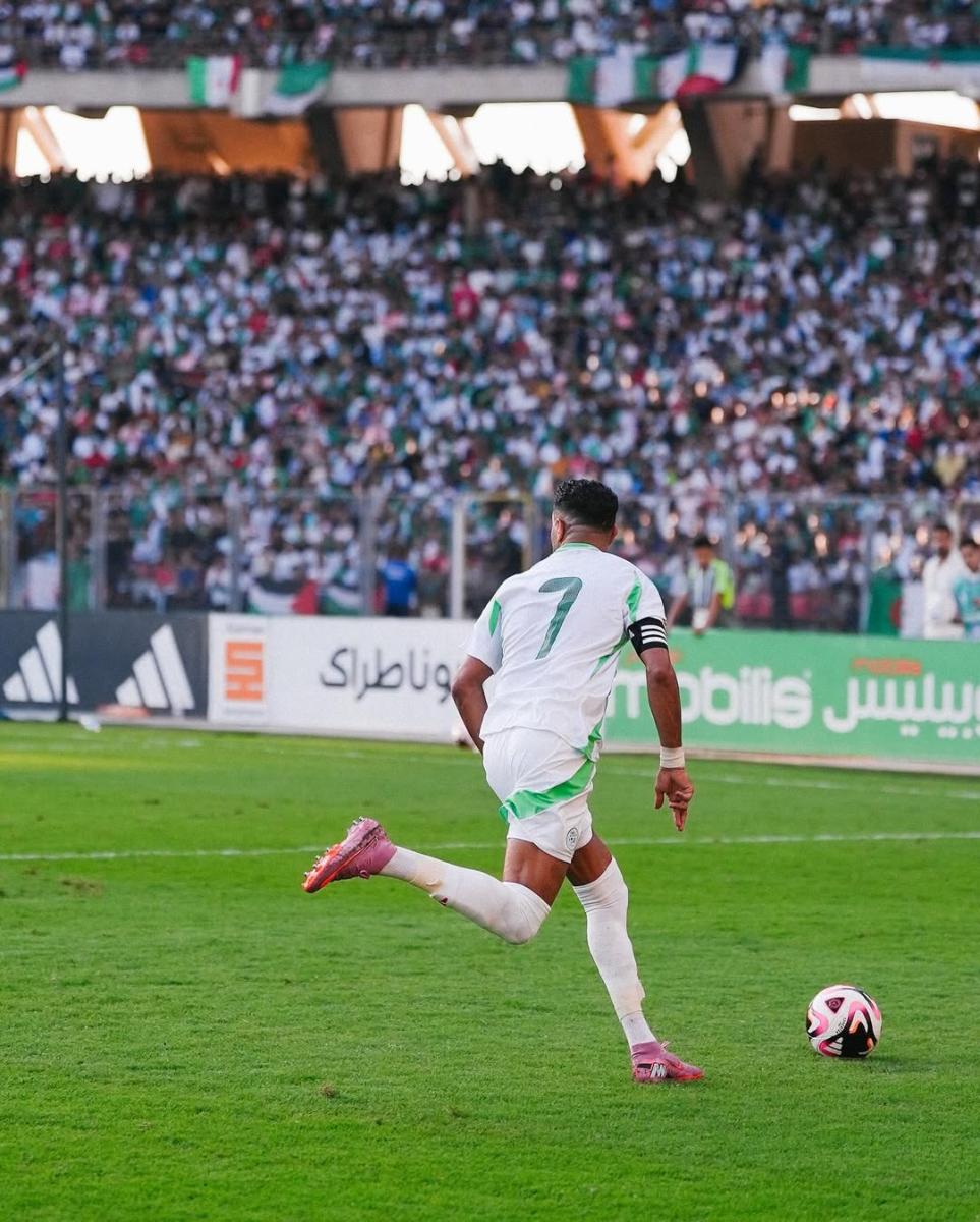 رياض محرز - Riyad Mahrez - منتخب الجزائر - كأس العالم 2026 - Algeria World Cup 2026 - تأهل الجزائر - مانشستر سيتي - Manchester City - الأهلي السعودي - Al Ahli Saudi Arabia - أمل بوشوشة - Amal Bouchoucha - كريستيانو رونالدو - Cristiano Ronaldo - تصفيات كأس العالم - Algeria football news - أخبار رياض محرز - منتخب الجزائر 2026
