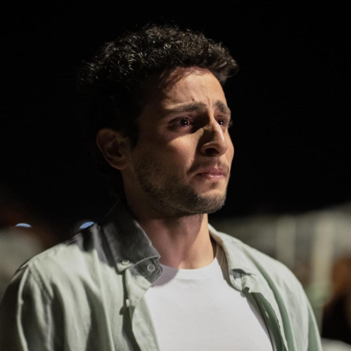 ورد عجيب في مسلسل آسر