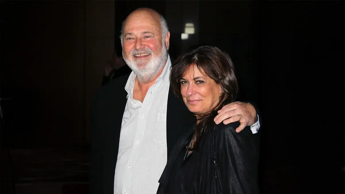 روب راينر Rob Reiner - ميشيل سينغر راينر Michele Singer Reiner - العثور على روب راينر مقتولًا - وفاة روب راينر - نيك راينر Nick Reiner - جريمة قتل في لوس أنجلوس - هوليوود في صدمة