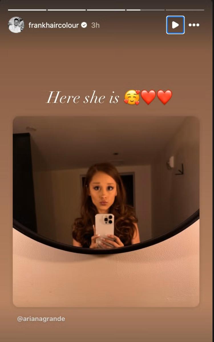 أريانا غراندي تعود إلى شعرها البني بعد سنوات من الأشقر