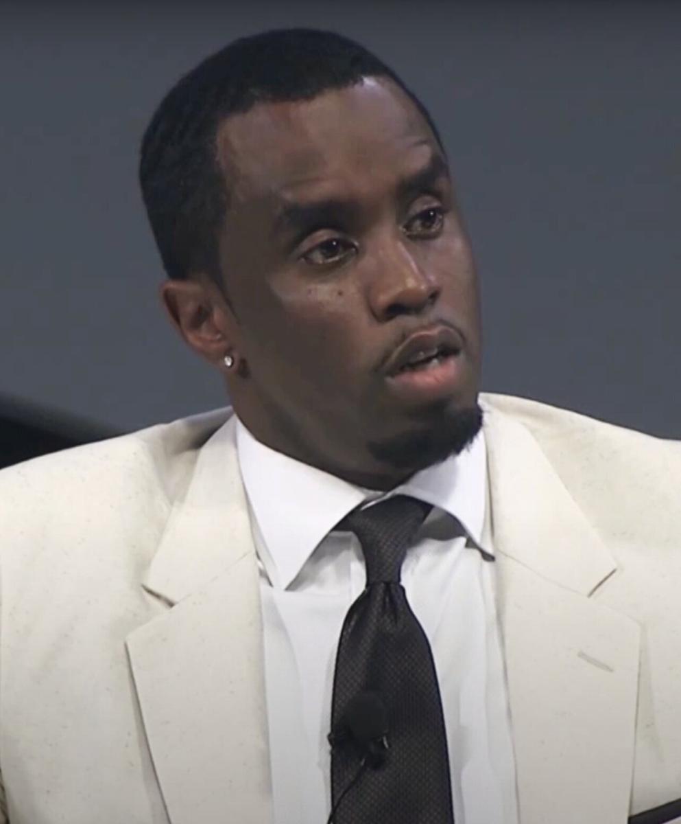 دونالد ترامب Donald Trump - شون ديدي كومبز Sean ‘Diddy’ Combs - عفو رئاسي عما قريب - تخفيف عقوبة السجن - Mann Act انتهاك قانون - قضية الاتجار الجنسي - قضيّة ديدي 2025 - محاكمة النجم ديدي - ترامب ودعم ديدي - بيت الأبيض قرار العفو - Hollywood news عربى - entertainment news 2025