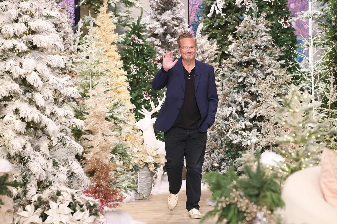 وفاة ماثيو بيري - سبب وفاة Matthew Perry - ماثيو بيري والكيتامين - طبيب Matthew Perry - مسلسل فريندز FRIENDS - وفاة نجم FRIENDS - Matthew Perry drug case - ماثيو بيري غرق في لوس أنجلوس - الطبيب Salvador Plasencia - قضية ماثيو بيري 2023 - ممثل هوليوود الراحل - Chandler Bing ketamine - آخر أخبار ماثيو بيري - اتهامات ضد أطباء في هوليوود - overdose مشاهير هوليوود - قضية ماثيو بيري تعود للأضواء