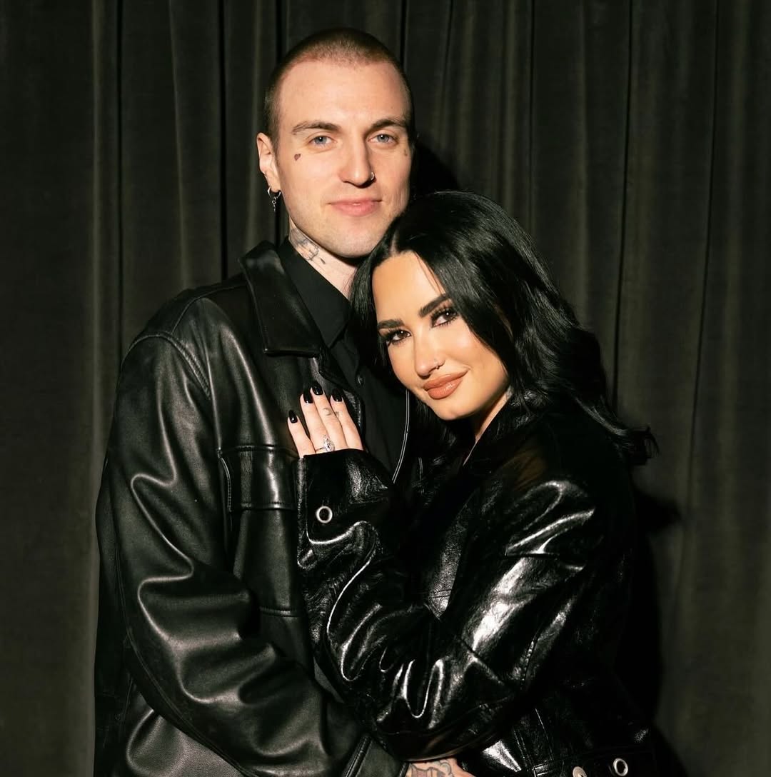 ديمي لوفاتو Demi Lovato - جوردان لوتس Jordan 'Jutes' Lutes - زفاف ديمي لوفاتو - حفل زفاف California - فستان زفاف فيفيان ويستوود Vivienne Westwood - ألبوم Holy Fvck - أغنية Substance - أغنية Happy Ending - منسقة حفلات المشاهير ميندي وايس Mindy Weiss - SiriusXM - The Howard Stern Show - علاقة ديمي لوفاتو وجوردان لوتس - زواج مشاهير هوليوود - نجوم الغناء العالمي - زفاف المشاهير 2025 - أزياء زفاف فخمة - فساتين زفاف المشاهير - حفل زفاف حميمي - حفل زفاف نجوم الغناء