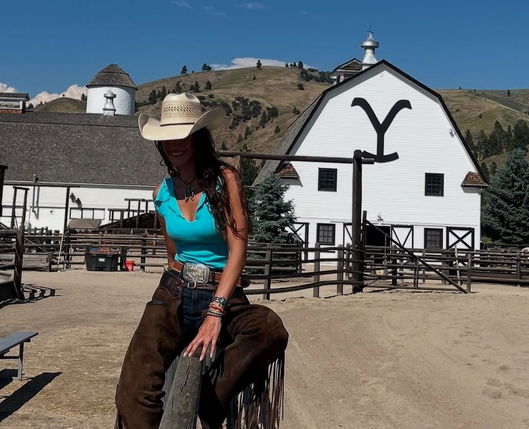 بيلا حديد بقبعة الـ Cowboy