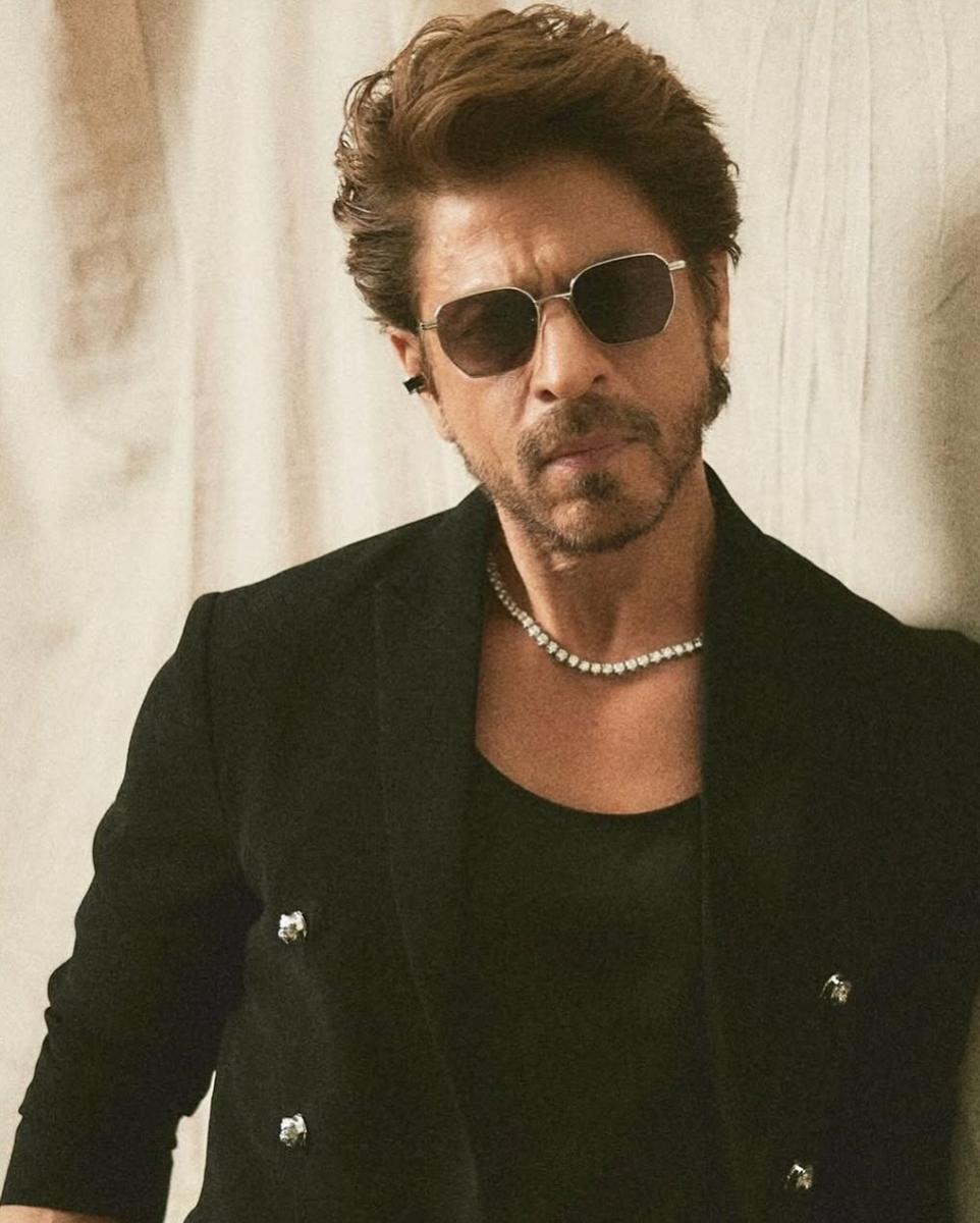 Shah Rukh Khan شاروخان - Lionel Messi ليونيل ميسي - Kolkata كولكاتا - Salt Lake Stadium ملعب سولت لايك - Hyderabad حيدر آباد - Mumbai مومباي - New Delhi نيودلهي - G.O.A.T India Tour 2025 - Miami ميامي - Rajiv Gandhi International Stadium - Sourav Ganguly سوراف جانغولي - Mamata Banerjee ماماتا بانيرجي - Revanth Reddy ريفانث ريدي - Bollywood بوليوود - India Tour جولة الهند