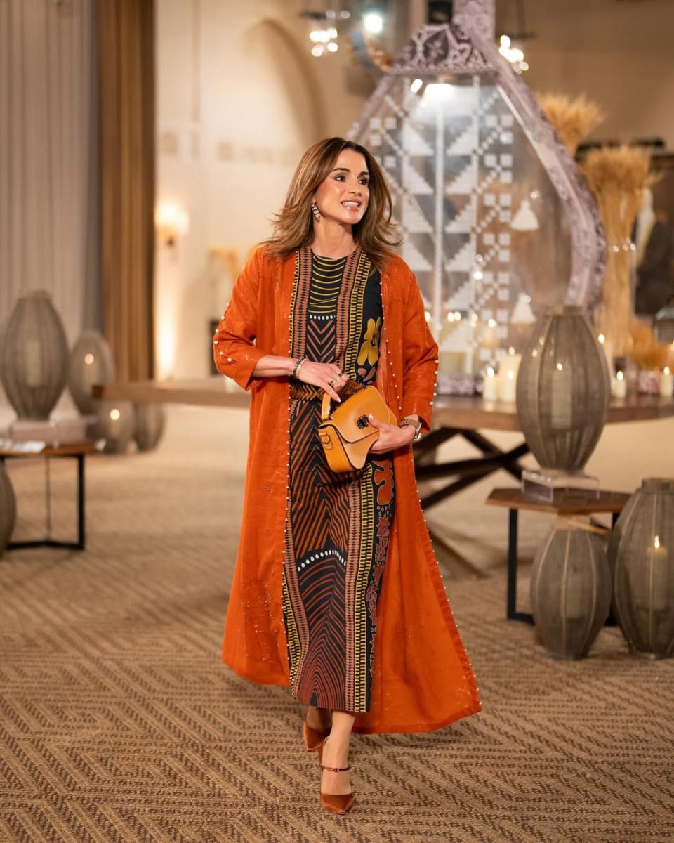 الملكة رانيا: إطلالة رمضانية من  Sarah’s Bag