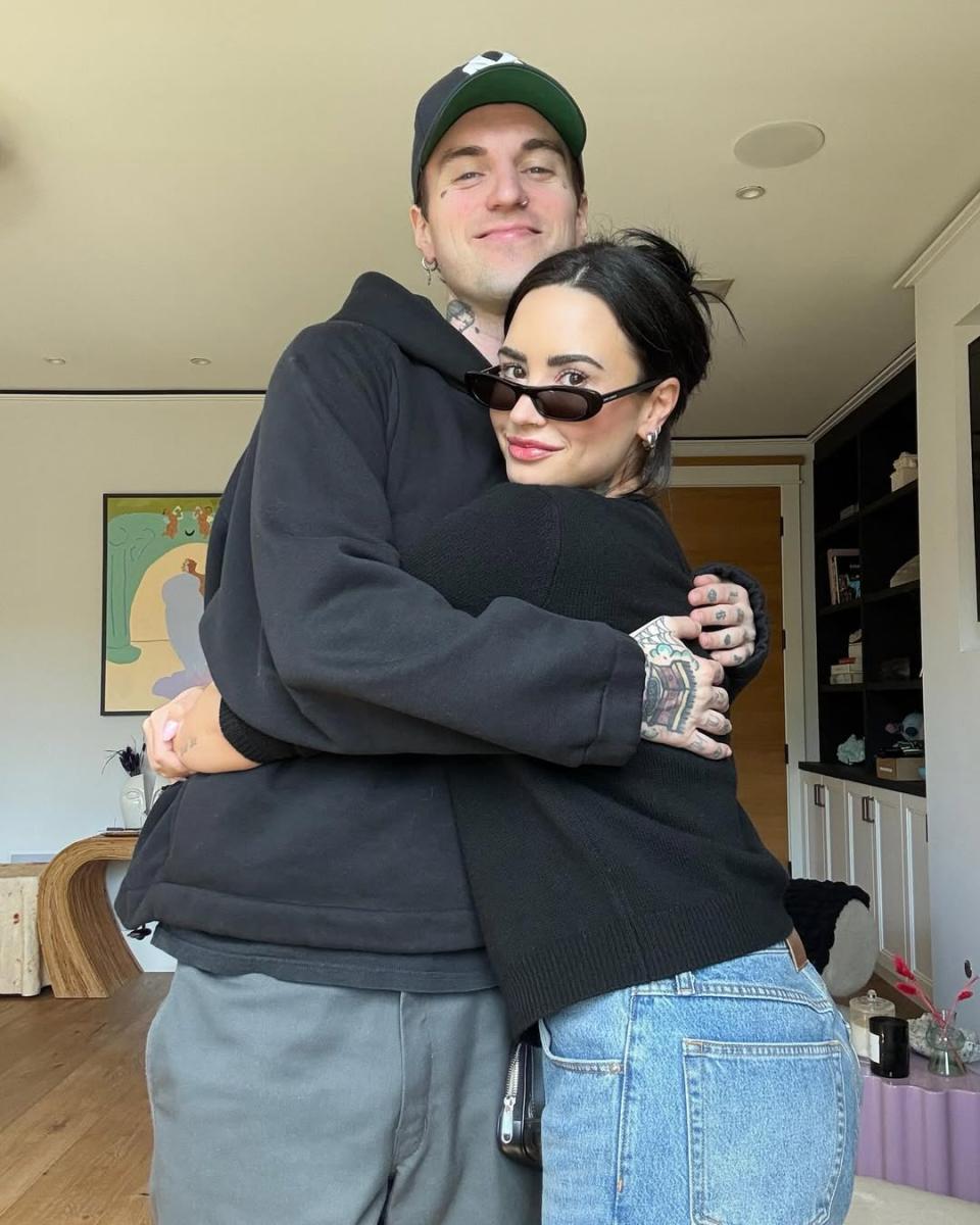 ديمي لوفاتو Demi Lovato - جوردان لوتس Jordan 'Jutes' Lutes - زفاف ديمي لوفاتو - حفل زفاف California - فستان زفاف فيفيان ويستوود Vivienne Westwood - ألبوم Holy Fvck - أغنية Substance - أغنية Happy Ending - منسقة حفلات المشاهير ميندي وايس Mindy Weiss - SiriusXM - The Howard Stern Show - علاقة ديمي لوفاتو وجوردان لوتس - زواج مشاهير هوليوود - نجوم الغناء العالمي - زفاف المشاهير 2025 - أزياء زفاف فخمة - فساتين زفاف المشاهير - حفل زفاف حميمي - حفل زفاف نجوم الغناء