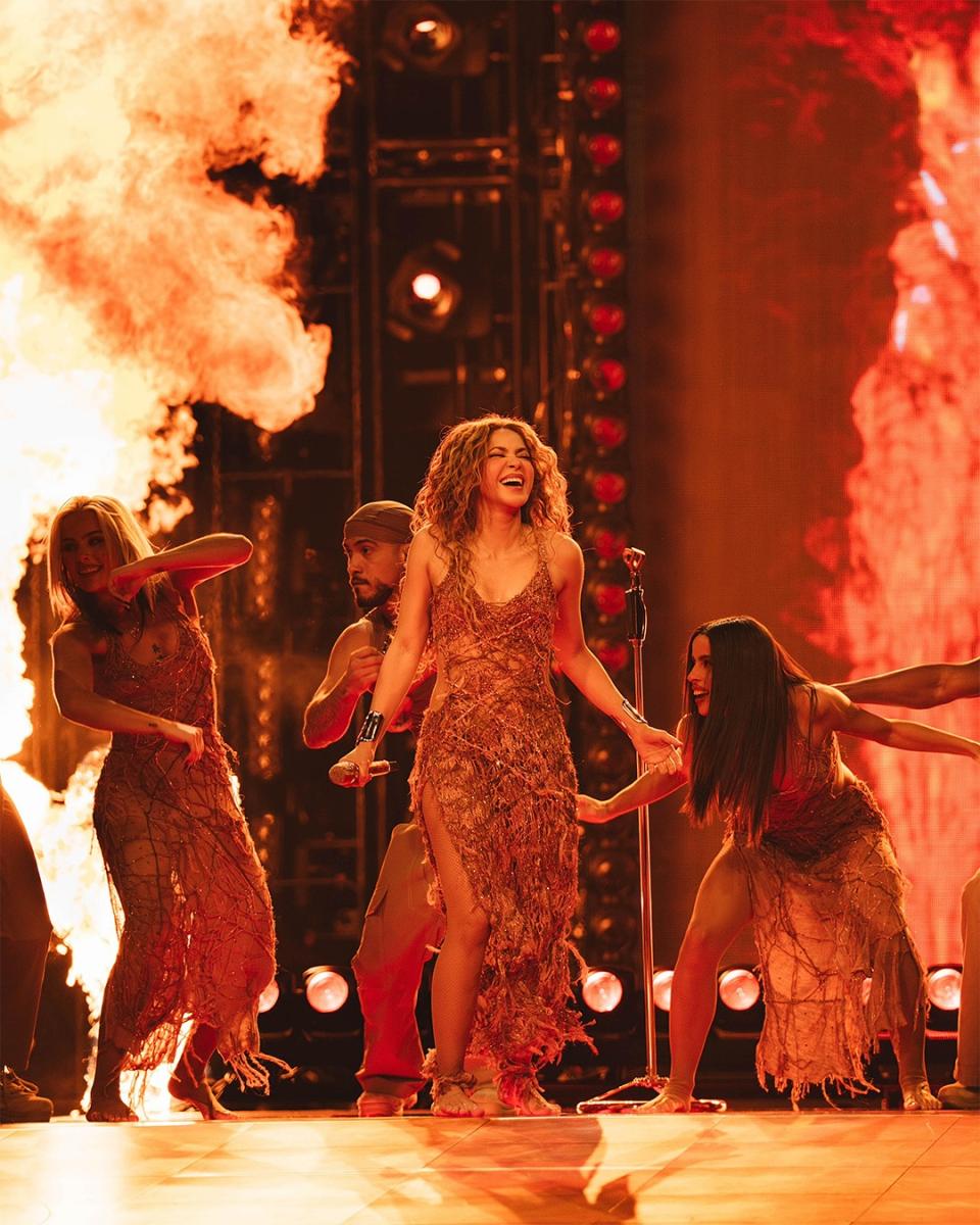 شاكيرا Shakira - Las Mujeres Ya No Lloran World Tour