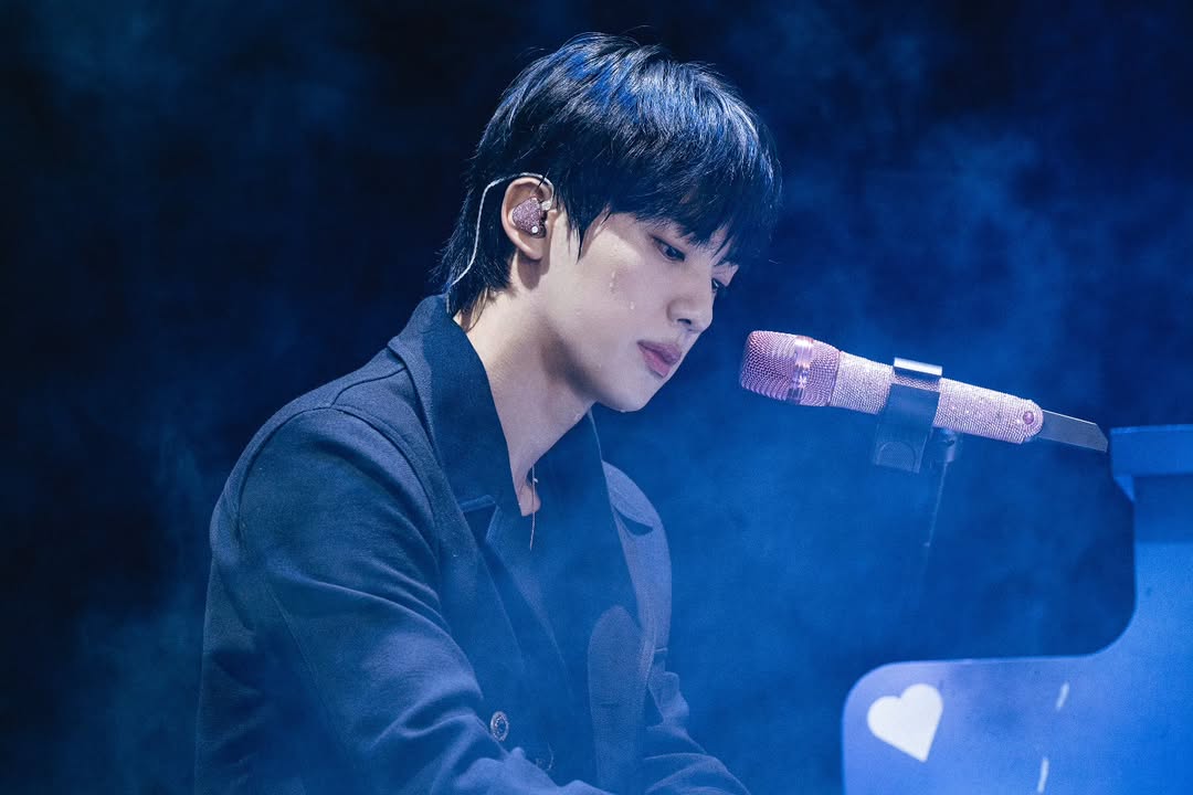 جين BTS يطلق جولته الغنائية RUNSEOKJIN_EP.TOUR - Jin BTS أول حفل منفرد - جين Goyang Auxiliary Stadium كوريا الجنوبية - دعم ڤي V و آر إم RM و جايهوب J-Hope لجين - جونغكوك Jungkook و شوقا SUGA في حفل جين - Super Tuna جين تفاعل مع الجمهور - Run Jin على المسرح - تشوي يينا Choi Ye Na مفاجأة الحفل - The Astronaut أداء جين في الختام - Epiphany عودة عاطفية - Moon جين بين الجمهور - أغاني BTS Dynamite Butter Mikrokosmos Spring Day - BTS news in Arabic - حفلات BTS 2025 - RUNSEOKJIN EP TOUR BTS Jin concert - أغاني جين المنفردة Happy Running Wild To Me Today