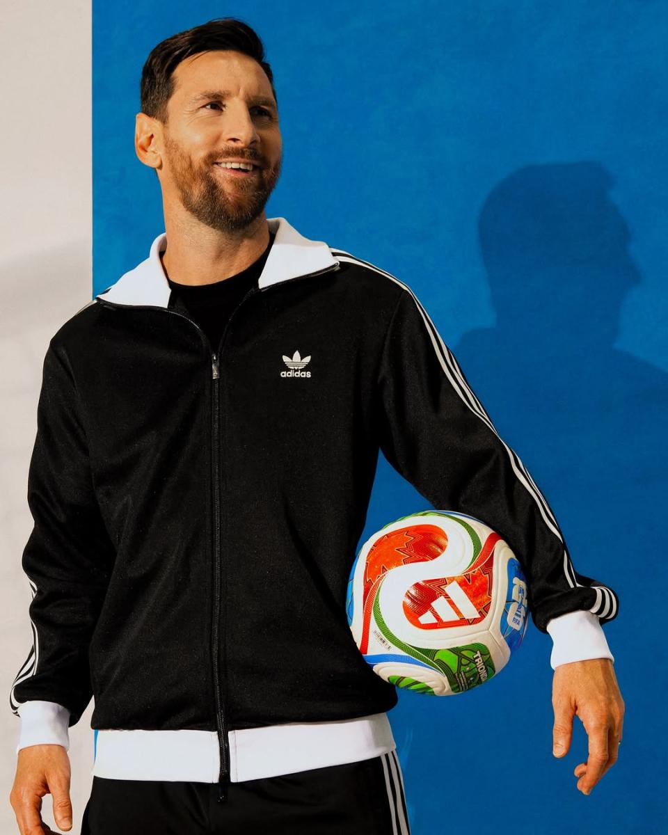 Shah Rukh Khan شاروخان - Lionel Messi ليونيل ميسي - Kolkata كولكاتا - Salt Lake Stadium ملعب سولت لايك - Hyderabad حيدر آباد - Mumbai مومباي - New Delhi نيودلهي - G.O.A.T India Tour 2025 - Miami ميامي - Rajiv Gandhi International Stadium - Sourav Ganguly سوراف جانغولي - Mamata Banerjee ماماتا بانيرجي - Revanth Reddy ريفانث ريدي - Bollywood بوليوود - India Tour جولة الهند