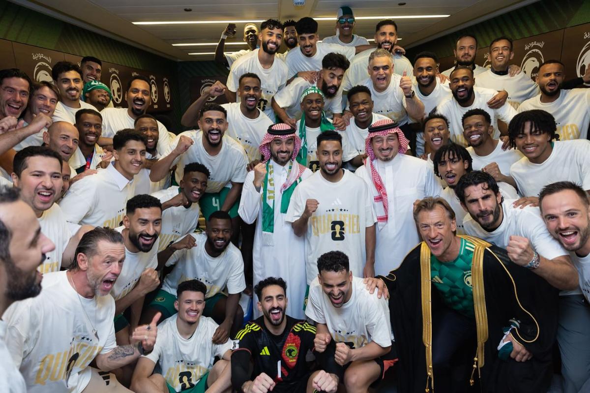 رينارد يقود المنتخب السعودي للتأهل لكأس العالم 2026 ويكرم ذكرى والدته