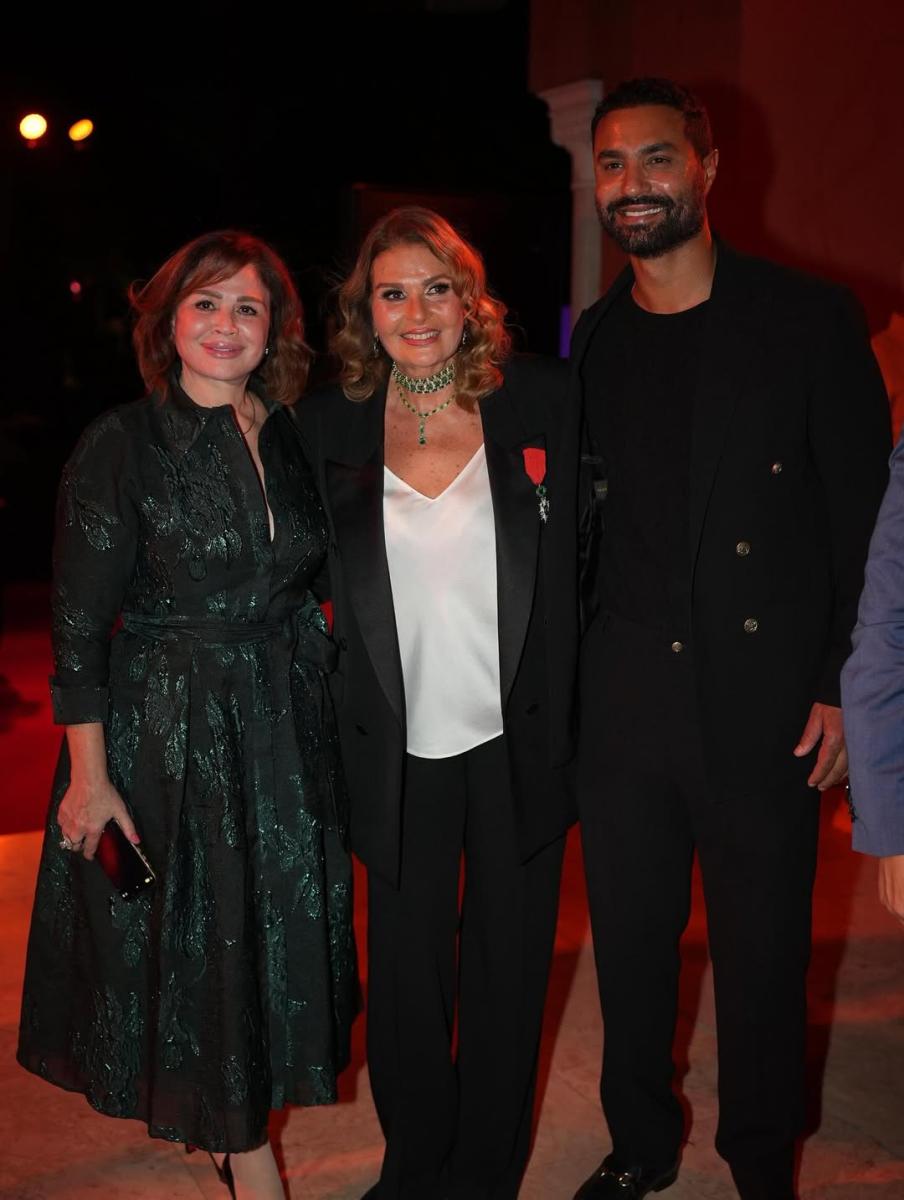 يسرا - Youssra - وسام جوقة الشرف الوطني الفرنسي - Chevalier de l’Ordre national de la Légion d’Honneur - السفارة الفرنسية في القاهرة - Éric Chevallier - تكريم يسرا - السينما المصرية - نجمات مصر - الفن العربي