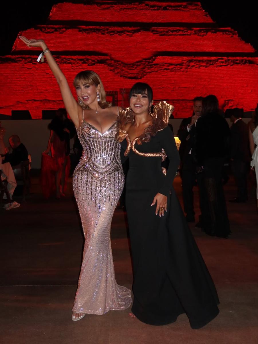 مهيرة عبد العزيز بلوك بالأسود والبرونزي