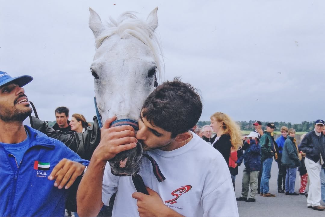 فزاع Fazza – الشيخ حمدان بن محمد Sheikh Hamdan bin Mohammed – ولي عهد دبي Crown Prince of Dubai – عيد ميلاد فزاع Fazza birthday – خيول فزاع Fazza horses – سباقات القدرة Endurance riding – بطولة العالم للفروسية FEI World Equestrian Games – فزاع الشاعر Fazza poet – فزاع المغامر Fazza adventurer – ثقافة إماراتية Emirati culture – دبي Dubai – العائلة الحاكمة في دبي Dubai royals – صور نادرة لفزاع Fazza young photos – إنجازات فزاع الرياضية Fazza achievements – فزاع والفروسية Fazza equestrian journey