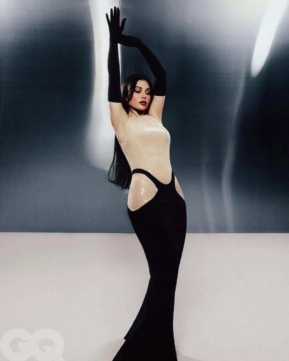 هيفاء وهبي بفستان منحوت من موغلر