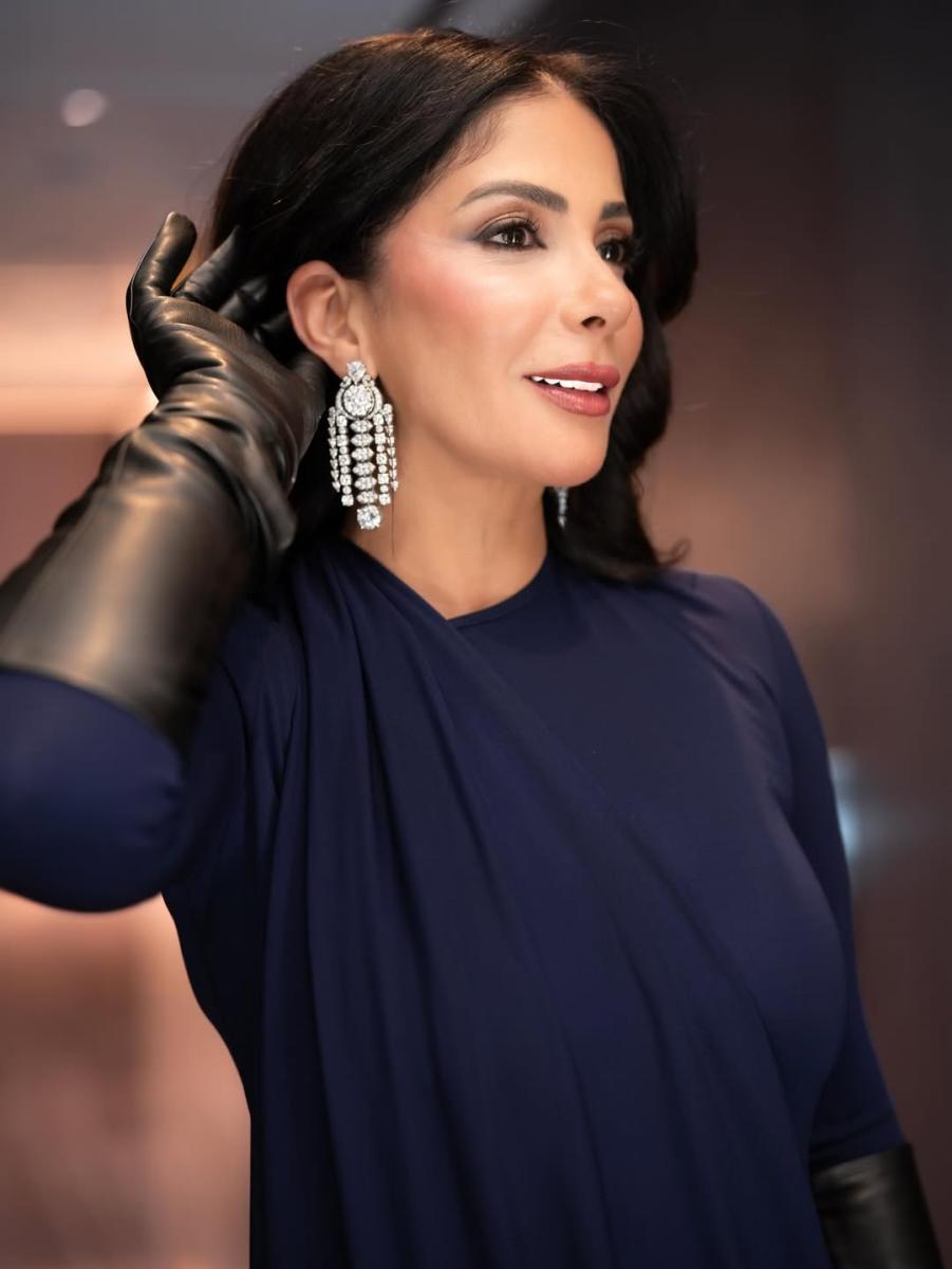 منى زكي بأسلوب جمالي بارز 