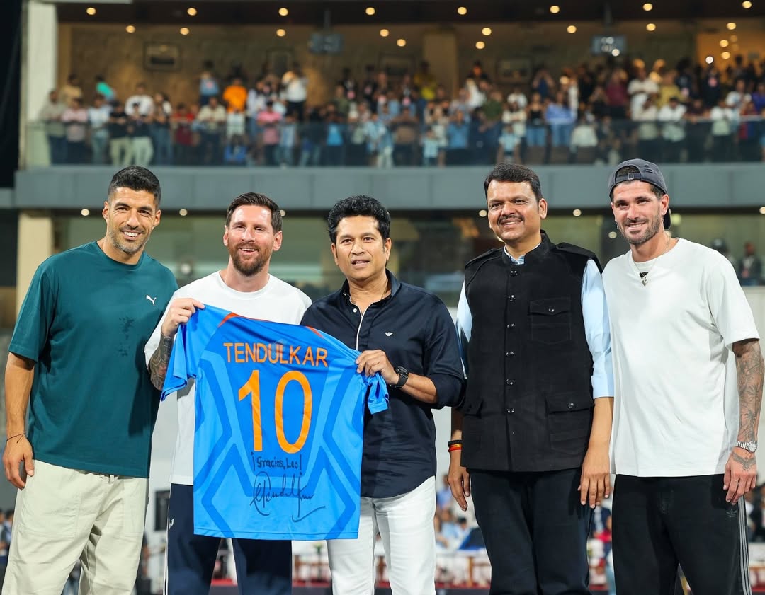 ليونيل ميسي Lionel Messi - جولة GOAT India Tour 2025 - ميسي في مومباي - ملعب وانخيدي Wankhede Stadium - نجوم بوليوود Messi Bollywood - ساتشين تيندولكار Sachin Tendulkar - كارينا كابور خان Kareena Kapoor Khan - الأرجنتين FIFA World Cup 2022