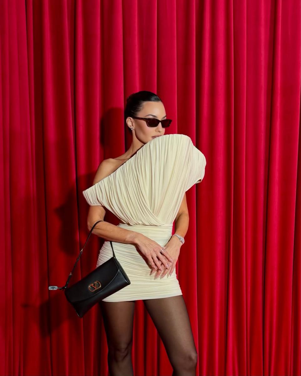 كارن وازن بفستان من ماغدا بوتريم 