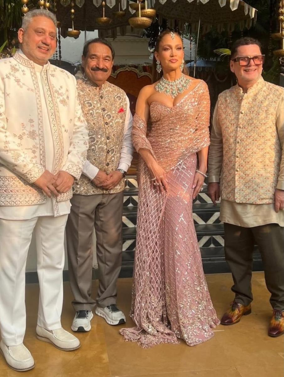 جينيفر لوبيز في أودايبور - Jennifer Lopez Udaipur pre-wedding - احتفالات ما قبل زفاف نيترا مانتينا - Netra Mantena celebrations - Vamsi Gadiraju - Justin Bieber India - Bollywood sangeet performances - Ranveer Singh dances - حفلات سانجيت الهند - The Leela Palace Udaipur