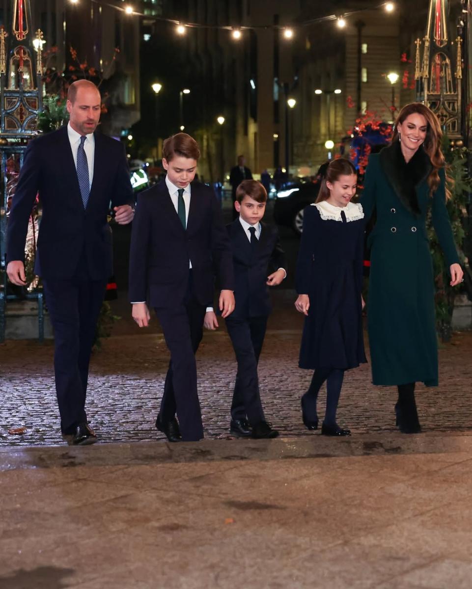 كيت ميدلتون Kate Middleton - الأمير ويليام Prince William - بطاقة عيد الميلاد الملكية - العائلة المالكة البريطانية British Royal Family - الأمير جورج Prince George - الأميرة شارلوت Princess Charlotte - الأمير لويس Prince Louis - أمير وأميرة ويلز Prince and Princess of Wales - صورة عيد الميلاد الملكية