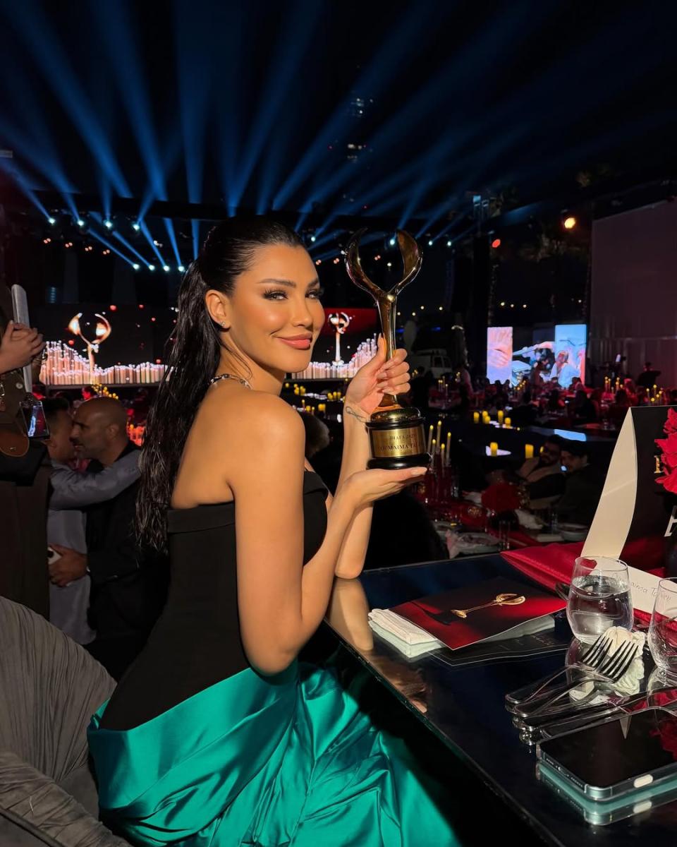 أميمة طالب – Oumaima Taleb – جدل إطلالة أميمة طالب – إطلالات النجمات – ترند أميمة طالب – فستان أميمة طالب – مقابلات ET بالعربي – Diafa – ضيافة – فساتين المشاهير – موضة النجمات – السوشيال ميديا