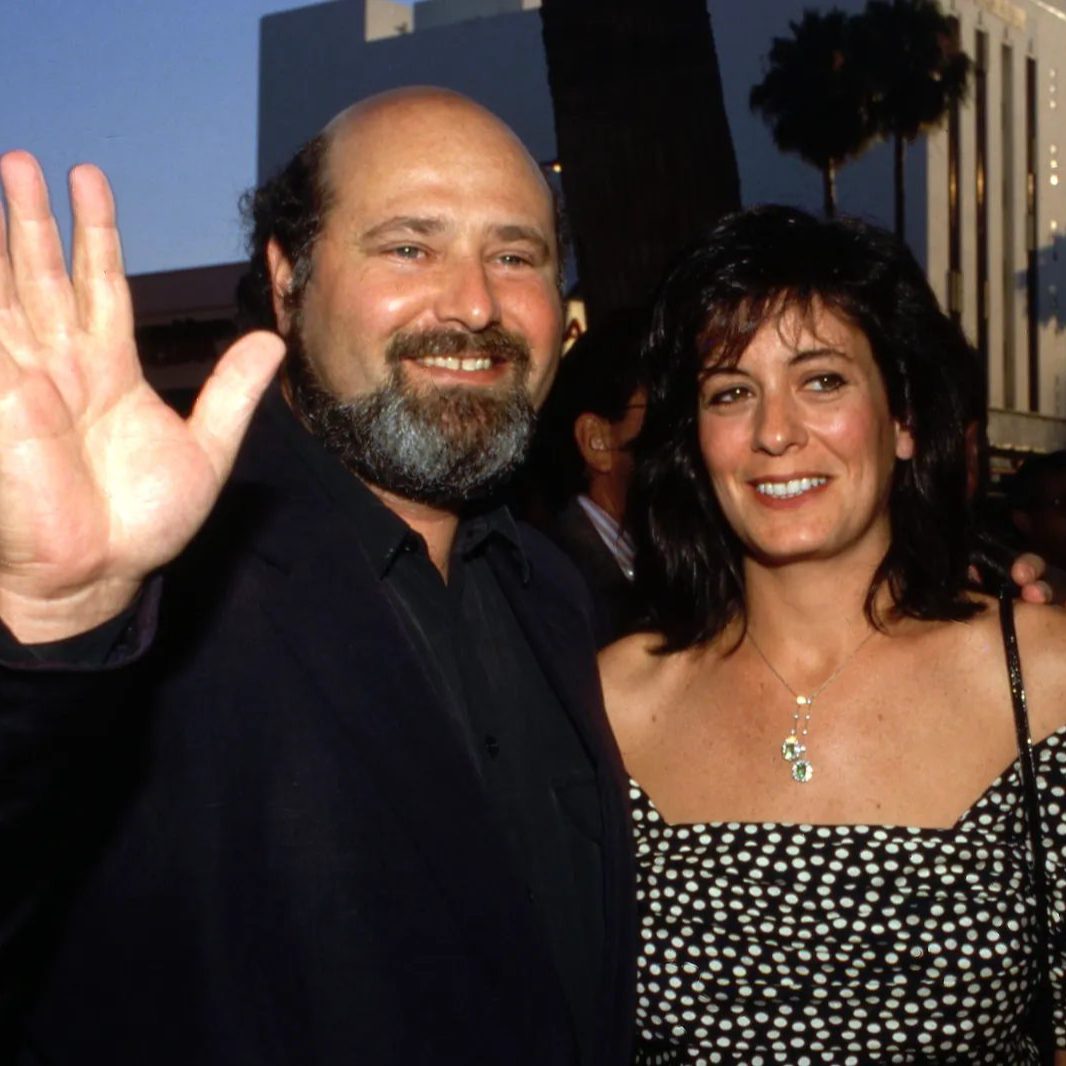 روب راينر Rob Reiner - ميشيل سينغر راينر Michele Singer Reiner - العثور على روب راينر مقتولًا - وفاة روب راينر - نيك راينر Nick Reiner - جريمة قتل في لوس أنجلوس - هوليوود في صدمة