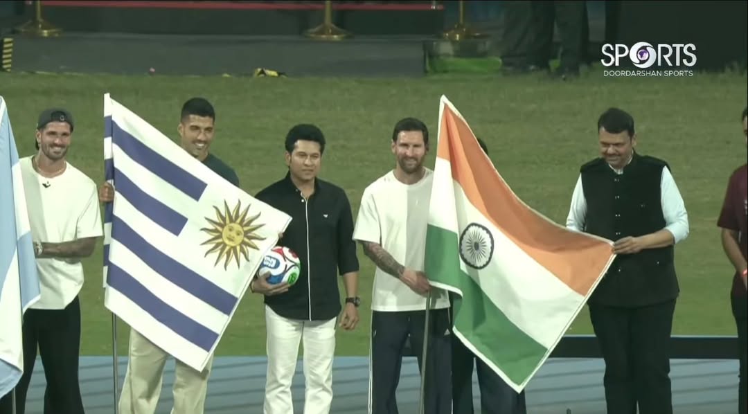 ليونيل ميسي Lionel Messi - جولة GOAT India Tour 2025 - ميسي في مومباي - ملعب وانخيدي Wankhede Stadium - نجوم بوليوود Messi Bollywood - ساتشين تيندولكار Sachin Tendulkar - كارينا كابور خان Kareena Kapoor Khan - الأرجنتين FIFA World Cup 2022