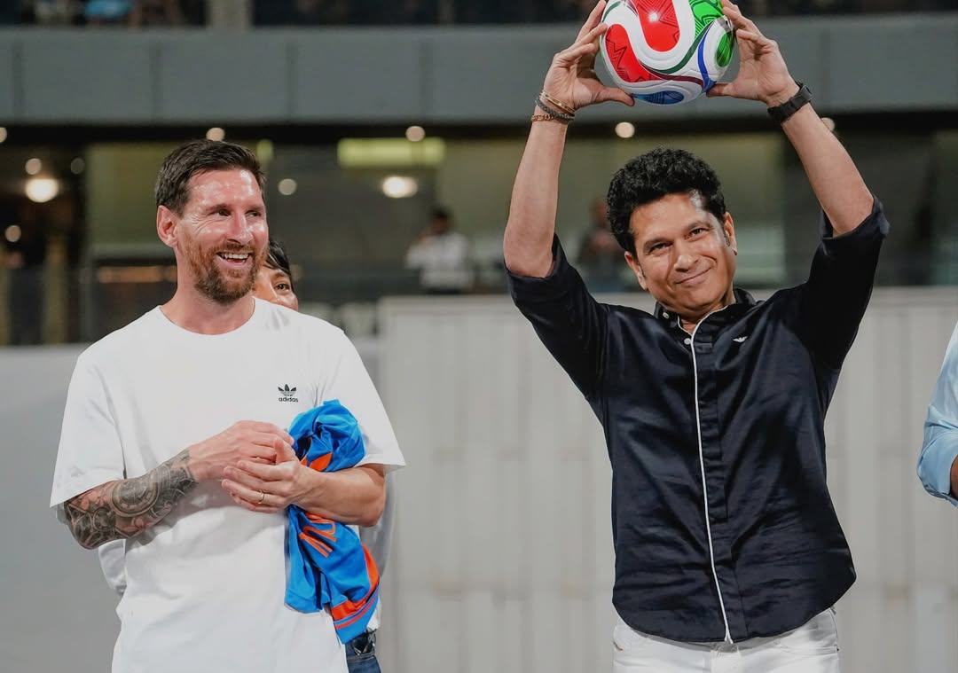 ليونيل ميسي Lionel Messi - جولة GOAT India Tour 2025 - ميسي في مومباي - ملعب وانخيدي Wankhede Stadium - نجوم بوليوود Messi Bollywood - ساتشين تيندولكار Sachin Tendulkar - كارينا كابور خان Kareena Kapoor Khan - الأرجنتين FIFA World Cup 2022