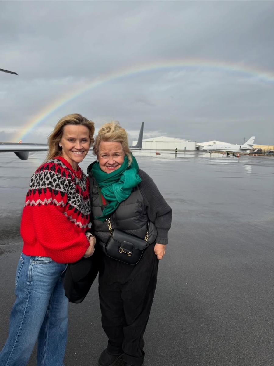 ريس ويذرسبون - Reese Witherspoon Christmas - آفا فيليبي Ava Phillippe - شبه ريس ويذرسبون وابنتها - أبناء ريس ويذرسبون - Big Little Lies HBO - Hello Sunshine - نجوم هوليوود في الأعياد - Reese Witherspoon family - Ava Phillippe actress