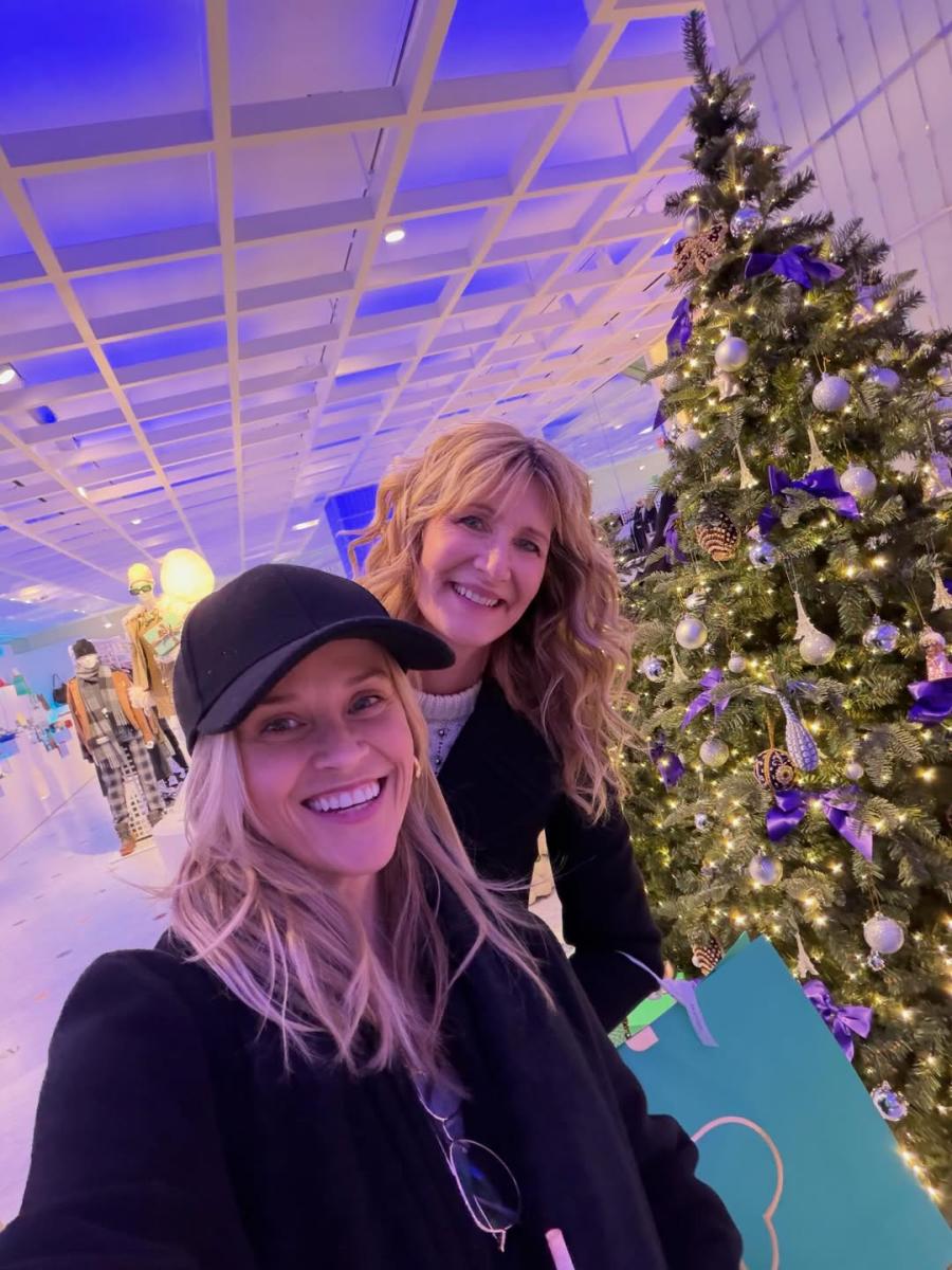 ريس ويذرسبون - Reese Witherspoon Christmas - آفا فيليبي Ava Phillippe - شبه ريس ويذرسبون وابنتها - أبناء ريس ويذرسبون - Big Little Lies HBO - Hello Sunshine - نجوم هوليوود في الأعياد - Reese Witherspoon family - Ava Phillippe actress