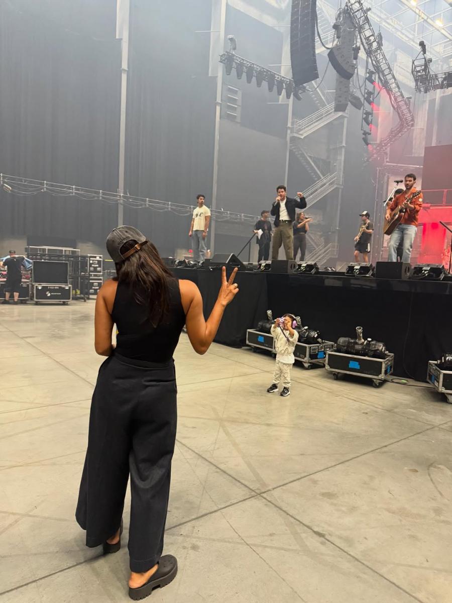 بريانكا شوبرا Priyanka Chopra - نيك جوناس Nick Jonas - مالتي ماري Malti Marie - جوناس براذرز Jonas Brothers - جولة جوناس براذرز 2025 - MetLife Stadium - Citizens Bank Park - Dodger Stadium - Rogers Centre - Wrigley Field - Globe Life Field - جولات موسيقية عالمية - حفلات هوليوود - أخبار المشاهير - PEOPLE Magazine - Love You to Heaven - أخبار بريانكا شوبرا - صور بريانكا شوبرا وعائلتها - نيك جوناس وابنته - كواليس حفلات جوناس براذرز