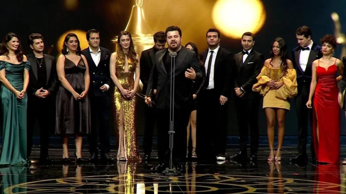 جوائز الفراشة الذهبية – Altın Kelebek 2025 – إلغاء حفل الفراشة الذهبية – بانتين Pantene – أوركون أون – جوائز الفن التركي – حفل الجوائز التركي