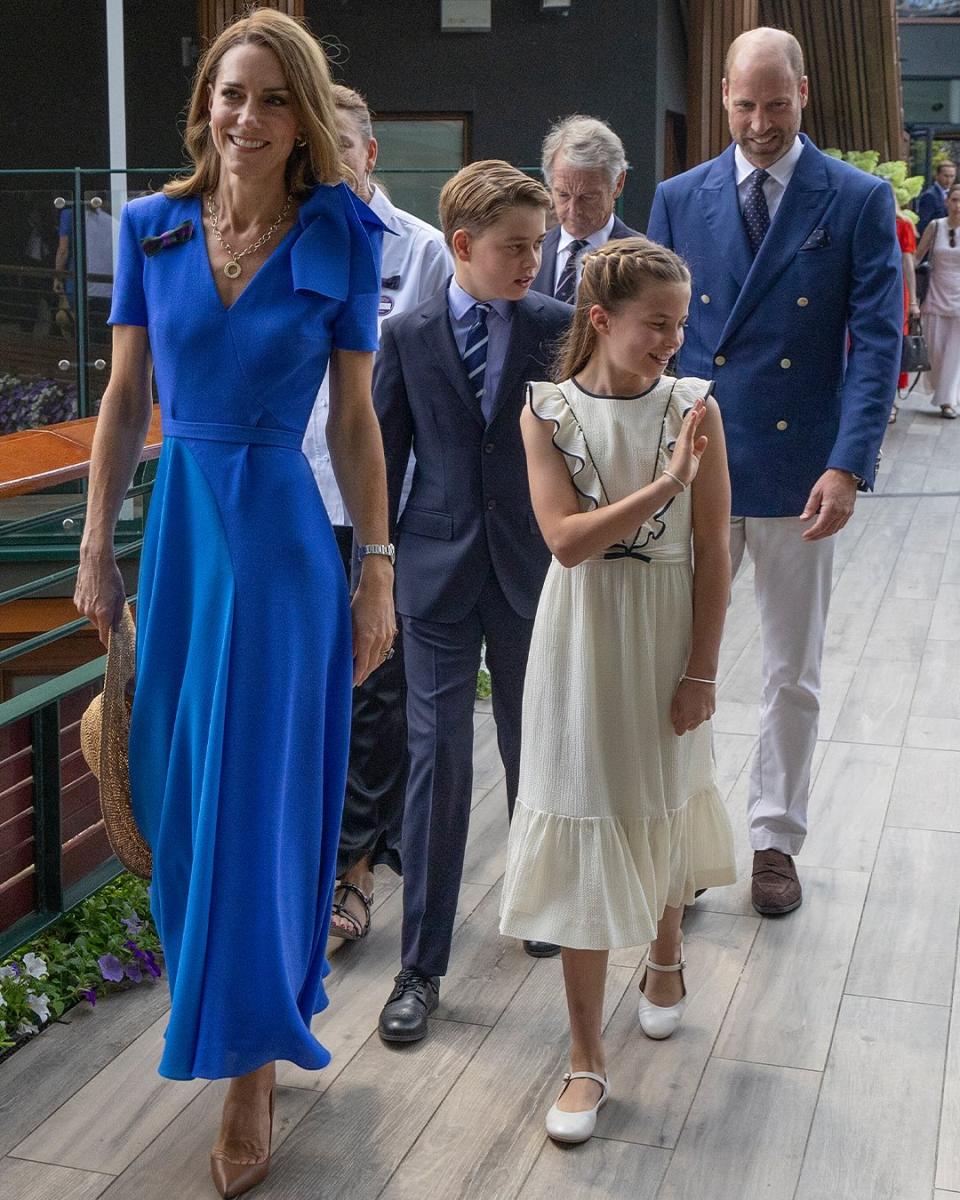 نهائي ويمبلدون 2025 - كارلوس ألكاراز Carlos Alcaraz - يانيك سينر Jannik Sinner - كاثرين أميرة ويلز Catherine Princess of Wales - إيغا شفيونتيك Iga Swiatek - أماندا أنيسيموفا Amanda Anisimova - نيكول كيدمان Nicole Kidman - ماثيو ماكونهي Matthew McConaughey - بول ميسكال Paul Mescal - كيرا نايتلي Keira Knightley - آنا وينتور Anna Wintour - أندريه أغاسي Andre Agassi - ستان سميث Stan Smith - ستيفان إدبرغ Stefan Edberg - ليتون هيويت Lleyton Hewitt - كريس إيفرت Chris Evert - يان كوديش Jan Kodes - آرثر آش Arthur Ashe - العائلة الملكية البريطانية British Royal Family - Wimbledon 2025 Centre Court - All England Club - نجوم هوليوود في ويمبلدون - فاشن ويمبلدون 2025 - حضور المشاهير في ويمبلدون