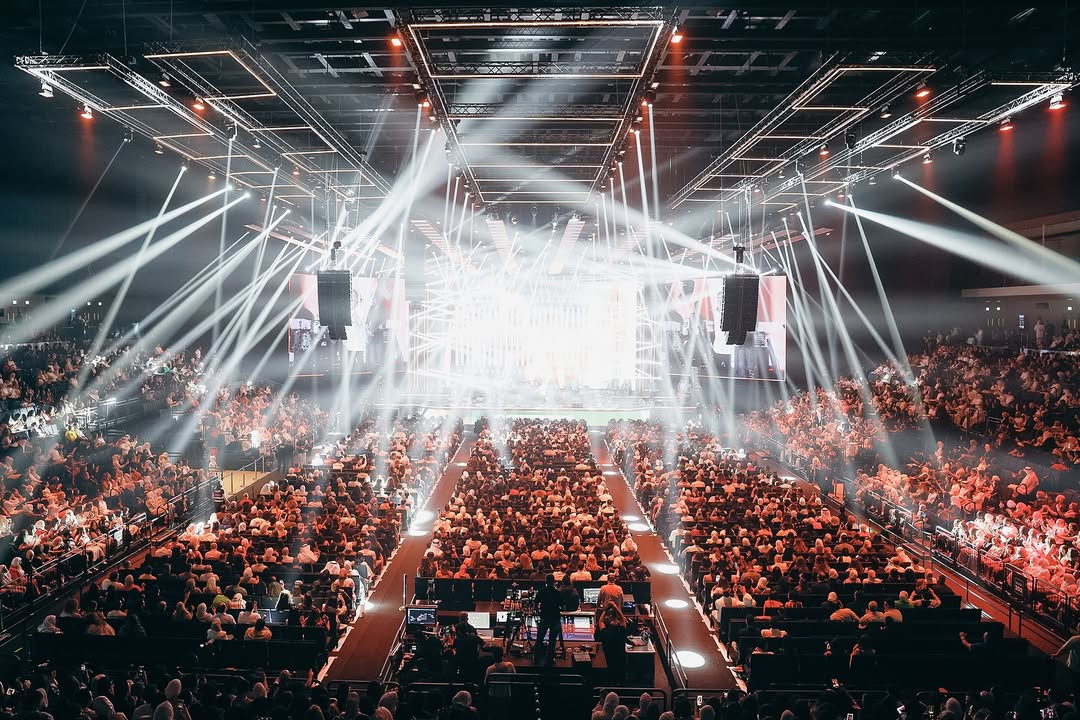 عمرو دياب من حفلة الكويت - Arena Kuwait 2025