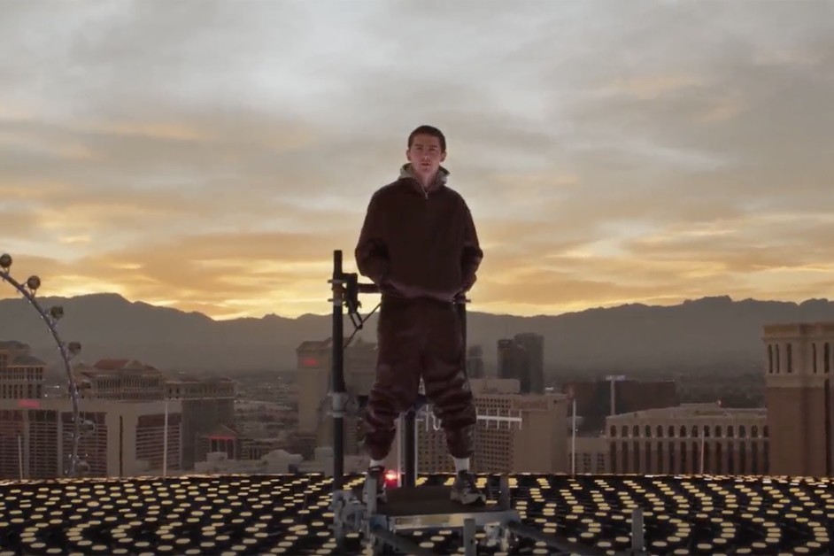 تيموثي شالاميت Timothée Chalamet - Marty Supreme فيلم - Las Vegas Sphere - CashApp collaboration - A24 movies - Josh Safdie director - Gwyneth Paltrow - Chicago Bulls theme - Christmas Day movie release - Hollywood movie promotion stunt