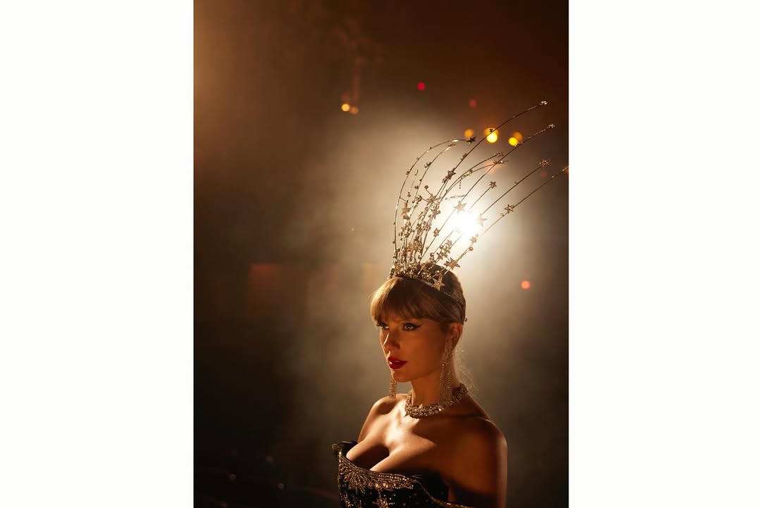 تايلور سويفت Taylor Swift - ترافيس كيلسي Travis Kelce - ألبوم The Life of a Showgirl - أغاني تايلور سويفت الجديدة - The Fate of Ophelia - Opalite - Eldest Daughter - Wi$h Li$t - Wood - Honey - Eras Tour - بودكاست New Heights - سيلينا غوميز Selena Gomez - William Shakespeare Hamlet - Amazon Music - BBC 1 - Heart Breakfast