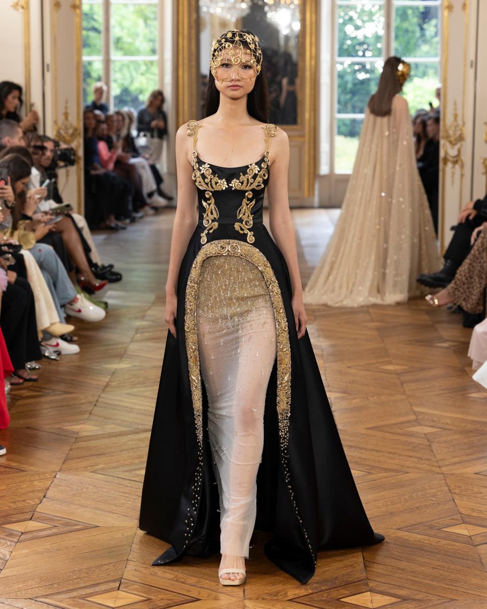 طوني ورد الأزياء الراقية خريف وشتاء 2025 - 2026 