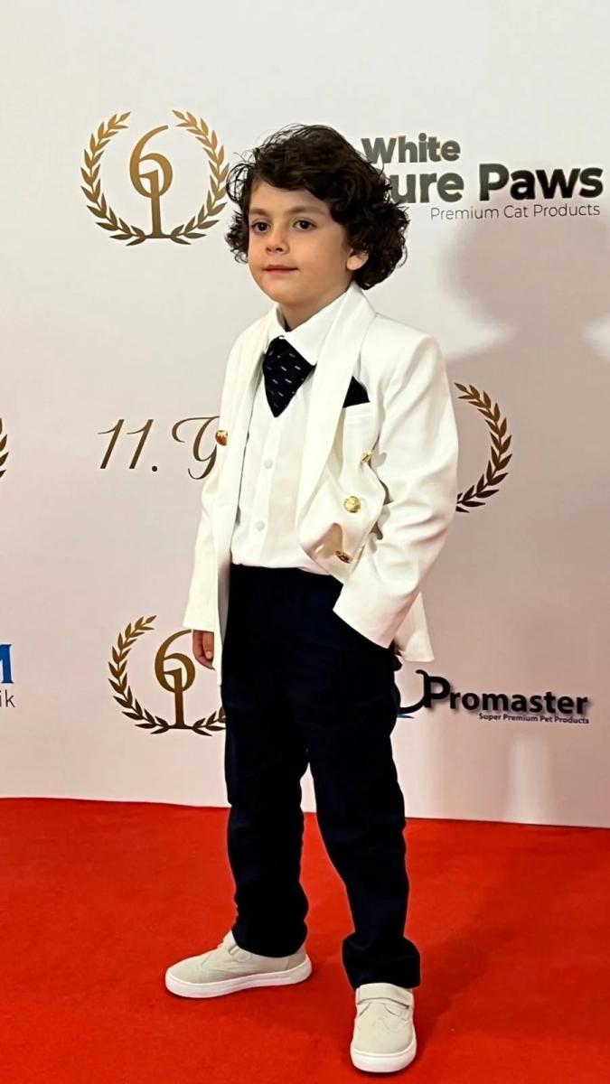 Kuzey Gezer - كوزاي جيزير - Uzak Şehir - المدينة البعيدة - Sinem Ünsal - Ozan Akbaba - Altın 61 Ödülleri - أفضل طفل ممثل - مسلسل تركي - Yasak Elma - نجوم الدراما التركية