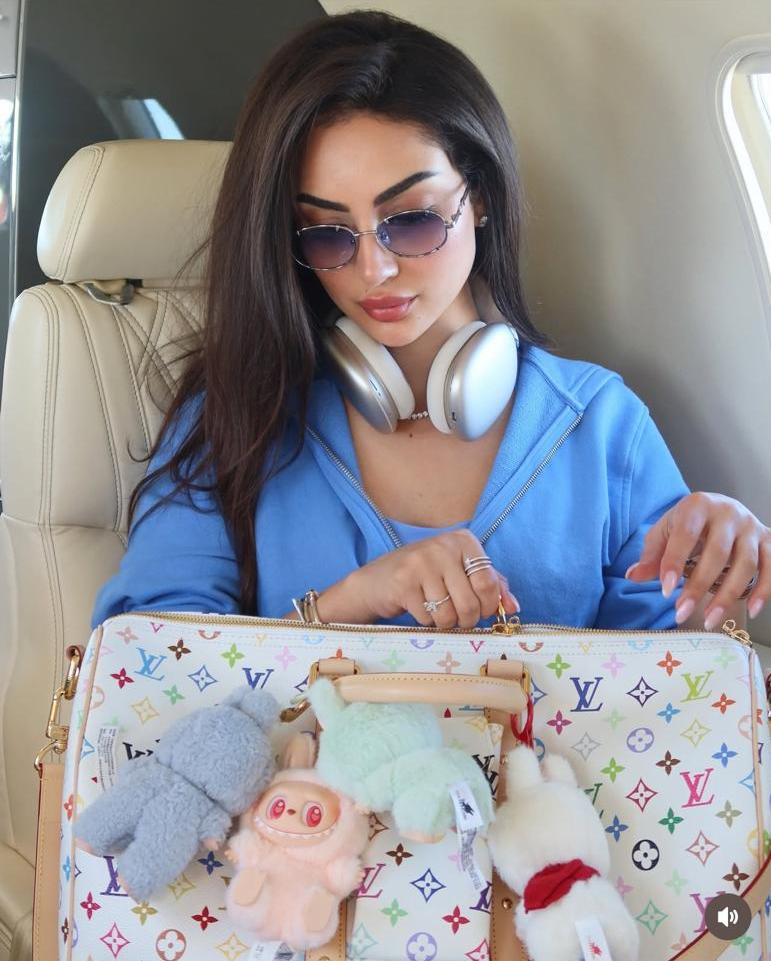 نور الغندور تزين حقيبة لويس فيتون Louis Vuitton بتصاميم لابوبو LaBubu