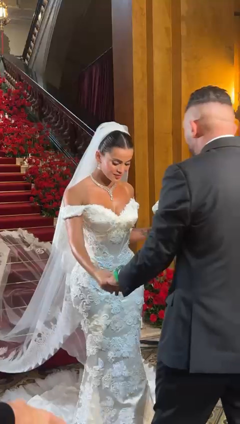 فستان زفاف يومي بيوتي من دولتشي أند غابانا: لمسة أنثوية بتفاصيل رومانسية