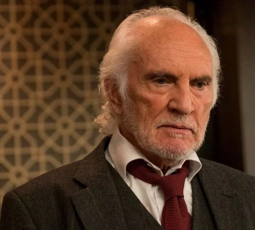 وفاة تيرينس ستامب نجم أفلام سوبرمان عن عمر 87 عامًا