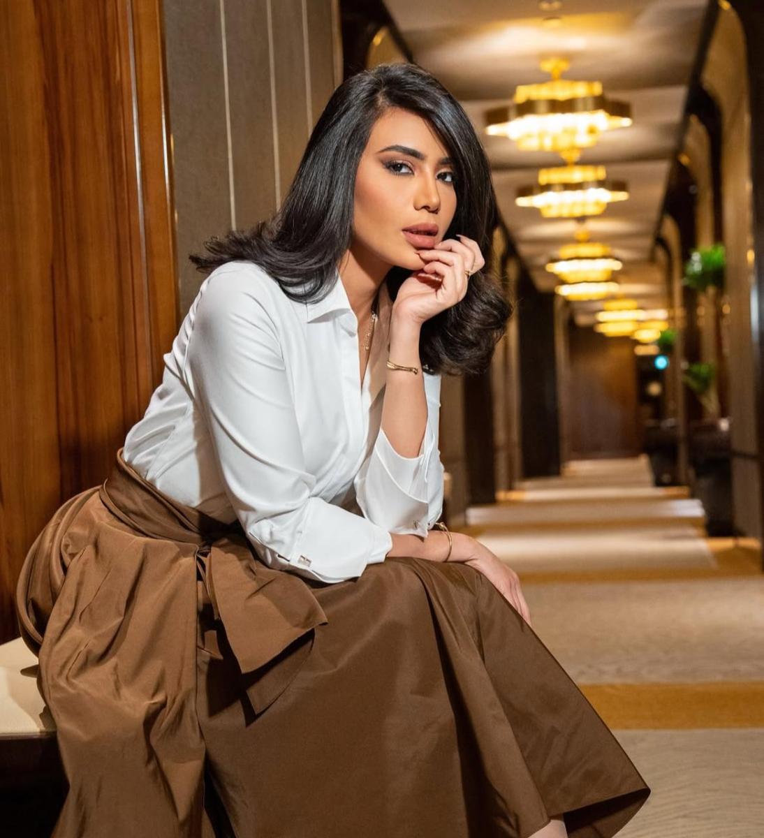 لبنى عبد العزيز تروي ان عملا "العائد|:"