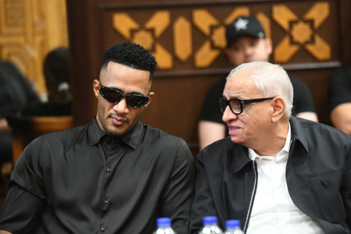 محمد رمضان – أحمد عبد الله – عزاء السيناريست – وفاة المؤلف المصري – نجوم مصر حضور العزاء – الوسط الفني المصري