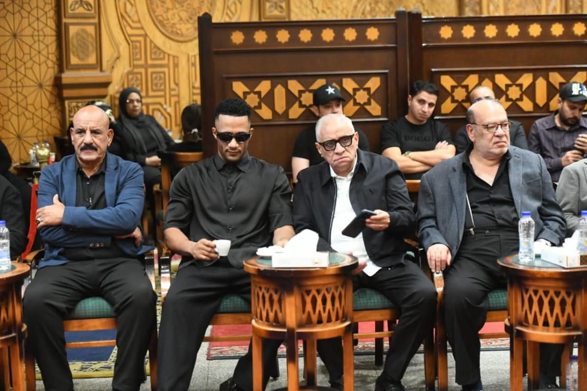 محمد رمضان – أحمد عبد الله – عزاء السيناريست – وفاة المؤلف المصري – نجوم مصر حضور العزاء – الوسط الفني المصري