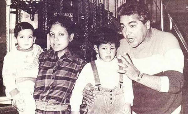 توفيت منذ قليل السيدة إيمان إمام، شقيقة الزعيم عادل إمام، وأرملة الراحل مصطفى متولي، ووالدة عمر مصطفى متولي، دون الإعلان حتى الآن عن موعد تشييع الجنازة أو تلقي العزاء. وفاة شقيقة الزعيم عادل إمام وأرملة الراحل مصطفى متولي ونعى خالد سرحان الراحلة عبر حسابه، قائلاً: "توفيت إلى رحمة الله تعالى السيدة إيمان إمام، أخت الأستاذ عادل إمام ووالدة الفنان عمر مصطفى متولي، داعين الله أن يتغمدها بواسع رحمته". خالد سرحان من جانبه، وجّه محمود كامل، عضو مجلس نقابة الصحفيين، نداءً إلى الزملاء المصورين ورؤساء التحرير، شدّد خلاله على ضرورة الالتزام بالقواعد المهنية ومواثيق الشرف الصحفي، والتي تسمح بتصوير جنازات الشخصيات العامة فقط، مشيرًا إلى أن جنازة السيدة الراحلة لا يُسمح بتصويرها، وذلك بناءً على رغبة أسرة الفنان الراحل مصطفى متولي. وأكد كامل أن احترام حرمة الحياة الخاصة ومشاعر الأسرة المفجوعة أولى من أي سبق صحفي، مطالبًا الجميع بالالتزام بالضمير المهني والاستجابة لنداء الأسرة والنقابة. واختتم بيانه بتقديم خالص العزاء لأسرة الراحلة، داعيًا الله أن يتغمدها بواسع رحمته، ويلهم أهلها وذويها الصبر والسلوان.