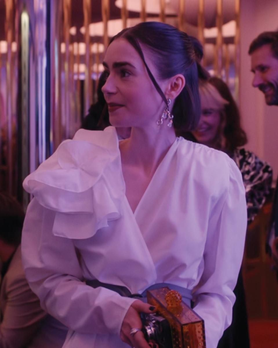 مجوهرات&nbsp;Jude Benhalim&nbsp;&nbsp;تزيّن إطلالات إميلي